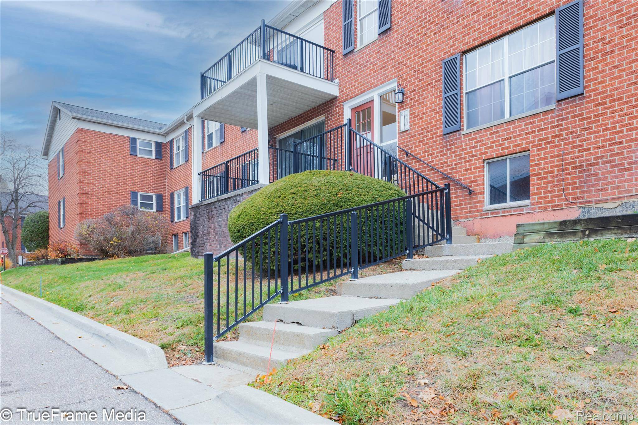 Farmington Hills, MI 48334,27654 E Echo VLY #235