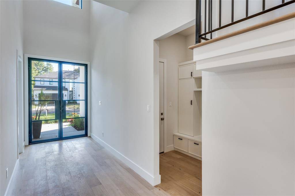 Dallas, TX 75220,9409 Lenel Place