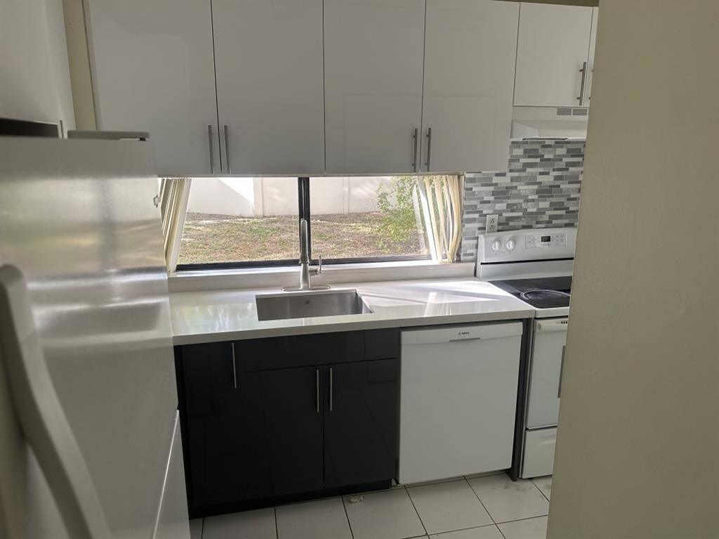 Sunny Isles Beach, FL 33160,16909 N Bay Rd #111