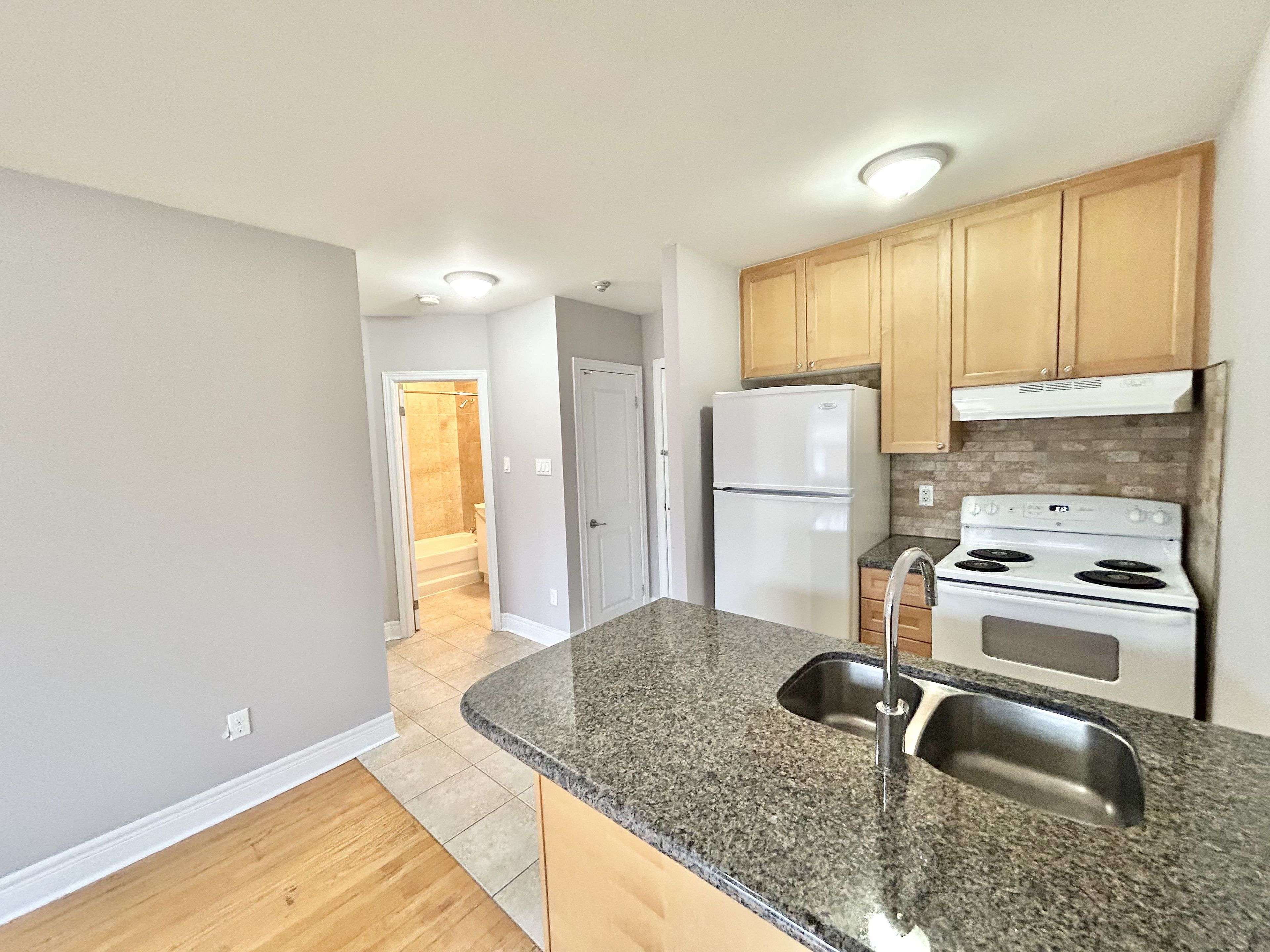 Toronto W06, ON M8W 3G7,11 Thirty Third ST #303