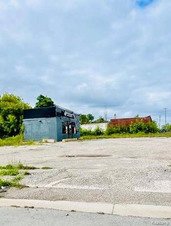 Flint, MI 48505,5001 N SAGINAW ST