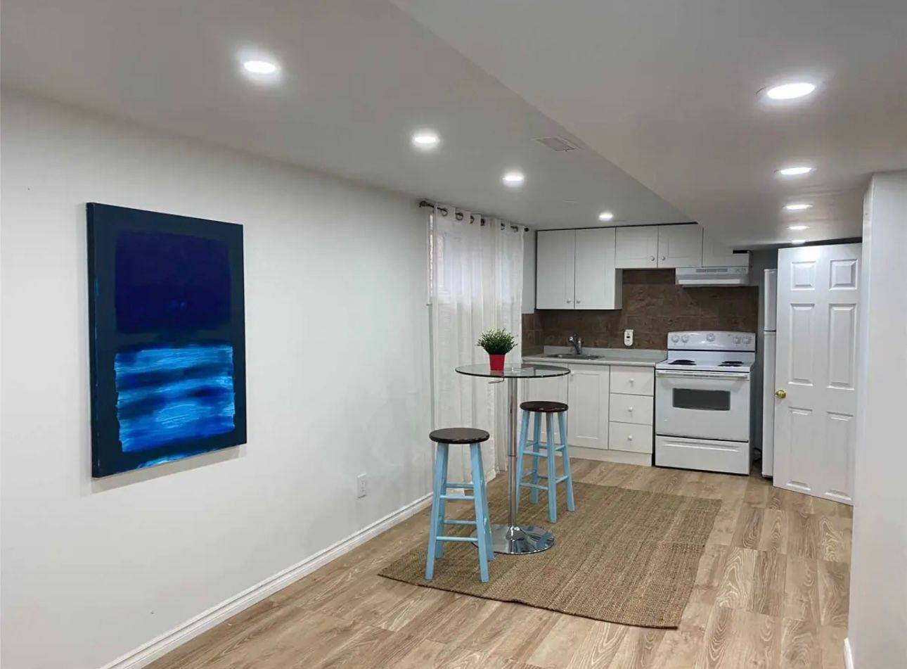 Toronto C14, ON M2N 2V2,98 Avondale AVE #Lower