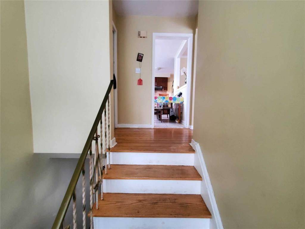 Mississauga, ON L4T 3A2,7075 Magic CT