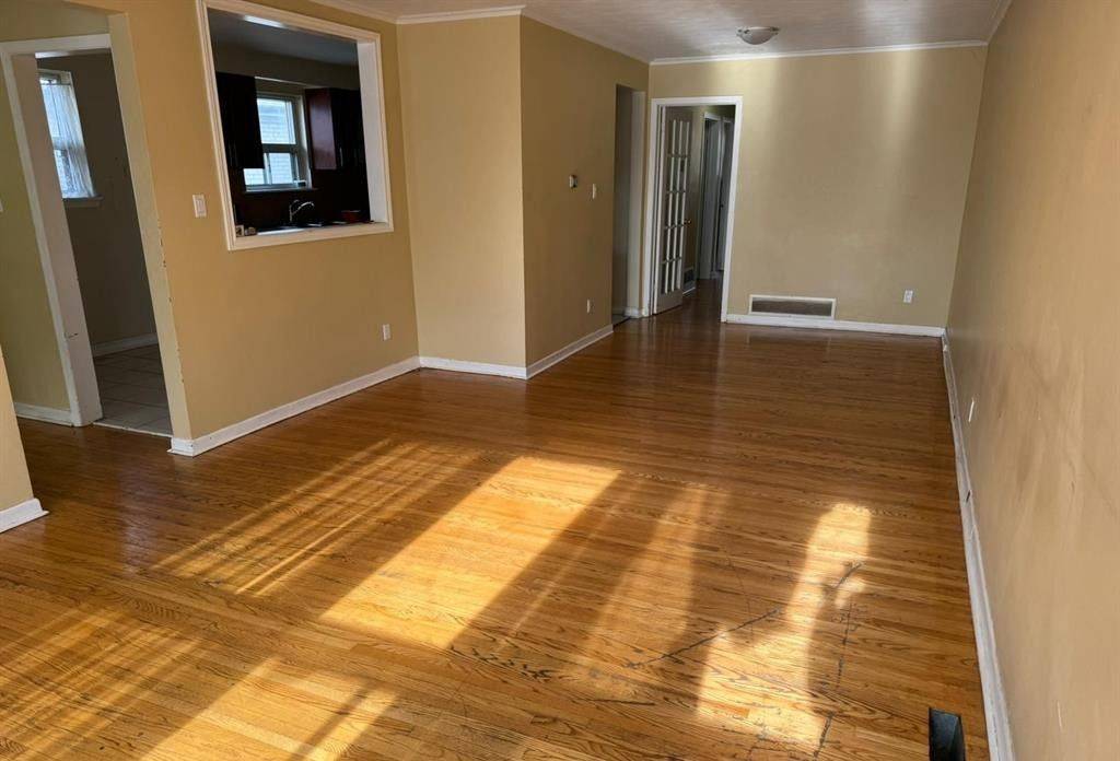 Mississauga, ON L4T 3A2,7075 Magic CT