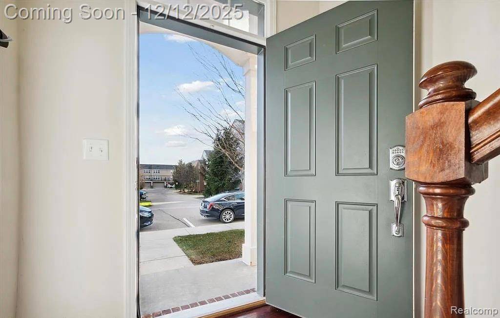 Novi, MI 48377,27846 Hopkins DR