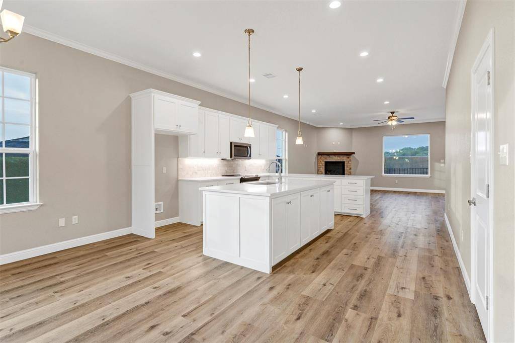 Granbury, TX 76049,5126 Country Club Drive