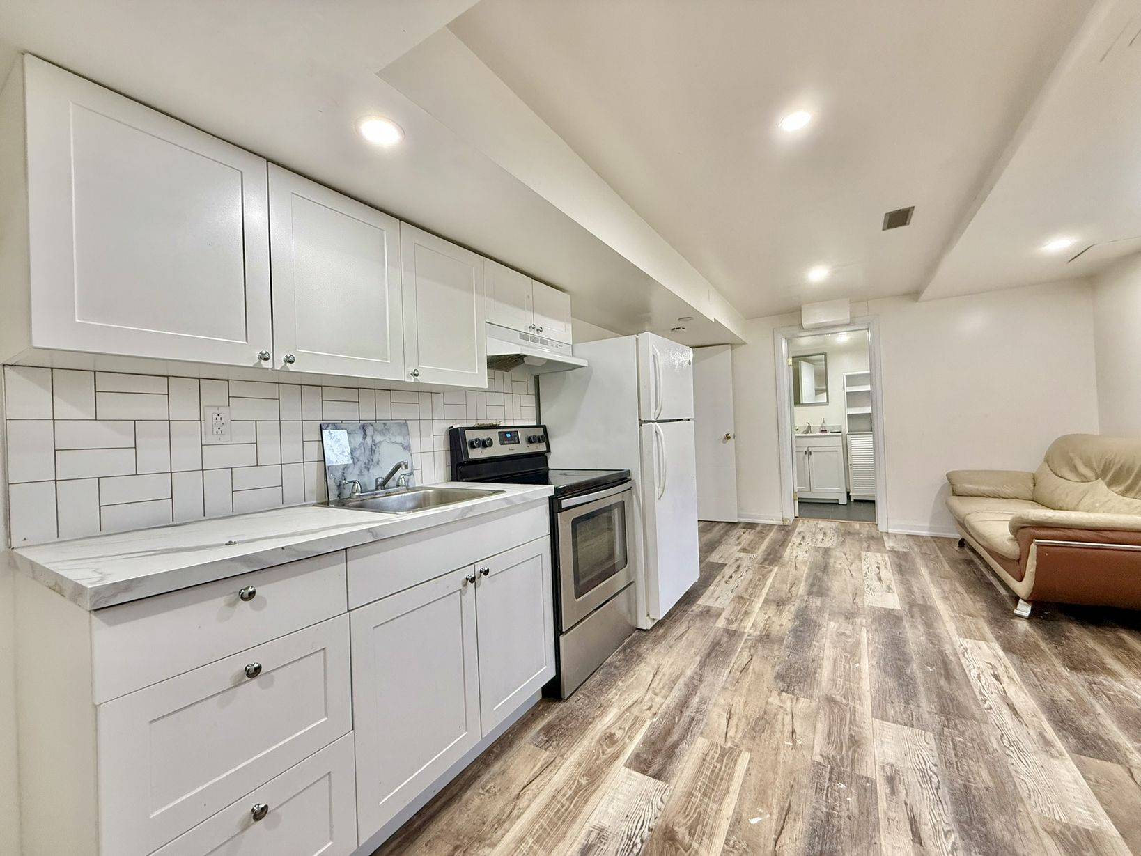 Newmarket, ON L3Y 2X7,116 Cherrywood DR #BSMT 1