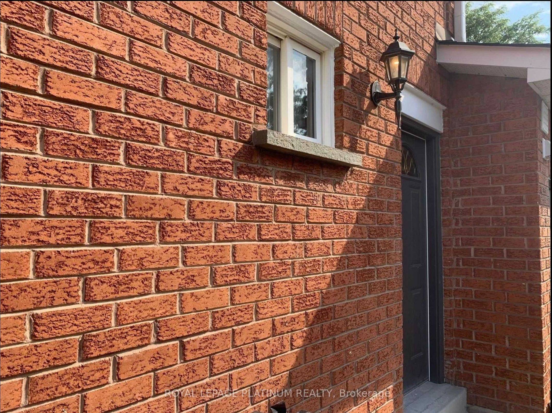 Mississauga, ON L5M 4A8,1540 Manorbrook CT #Legal Basement