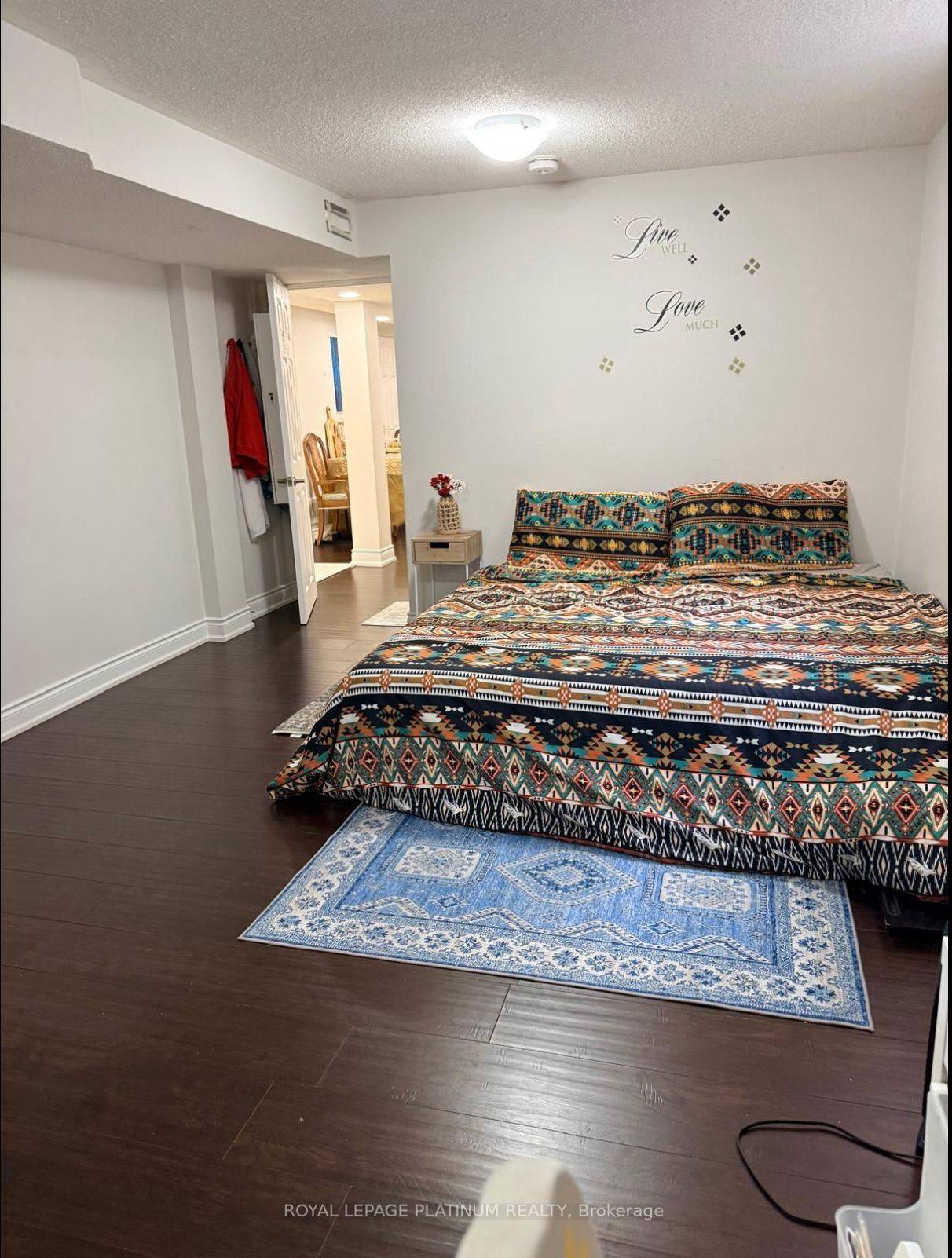 Mississauga, ON L5M 4A8,1540 Manorbrook CT #Legal Basement