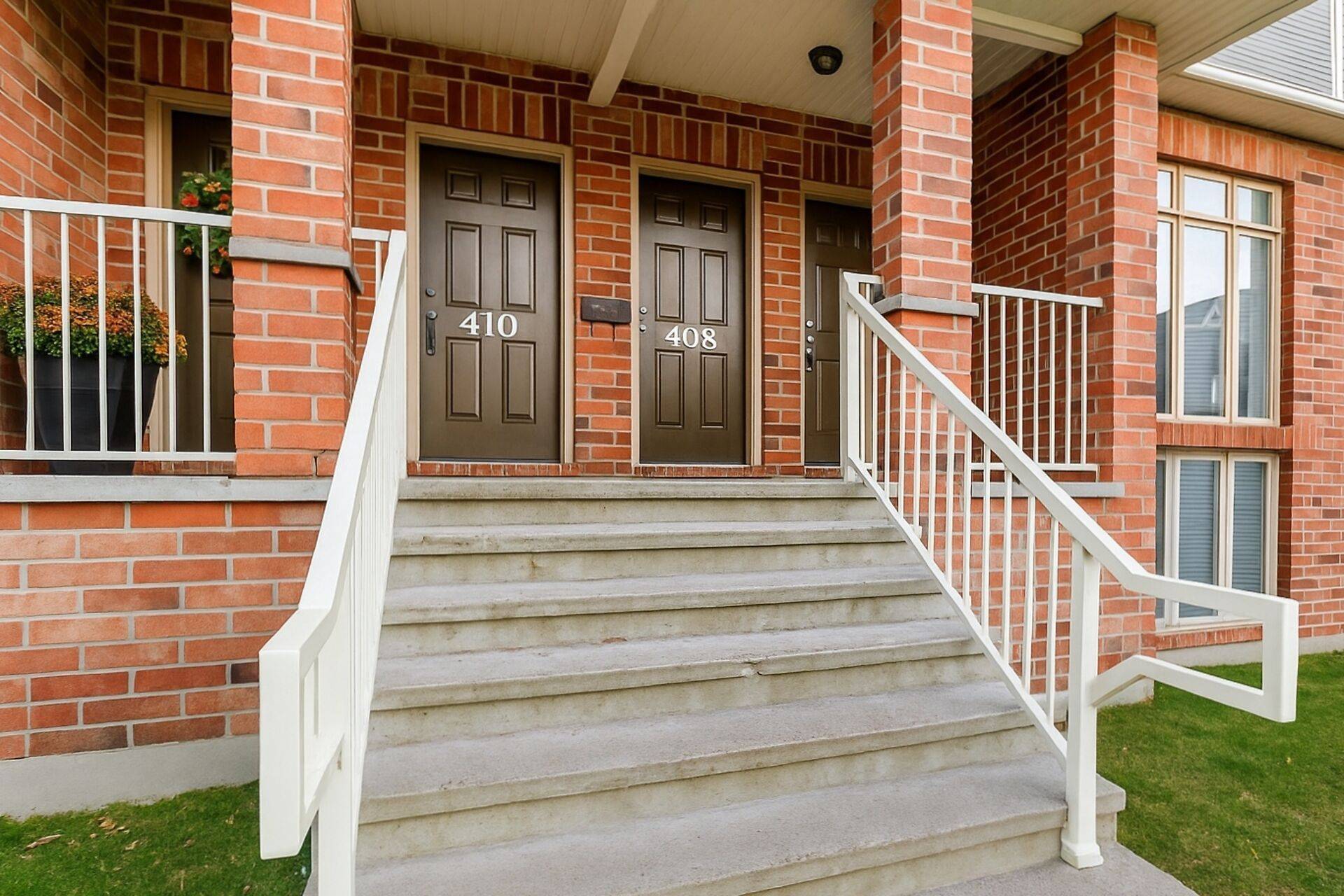 Hunt Club - South Keys And Area, ON K1V 2G5,1512 Walkley RD #104