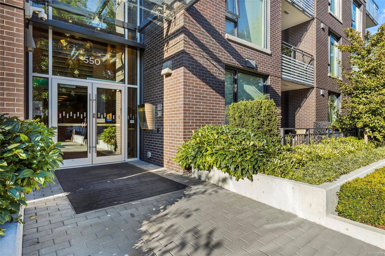 Victoria, BC V8V 0G3,550 Michigan St #304