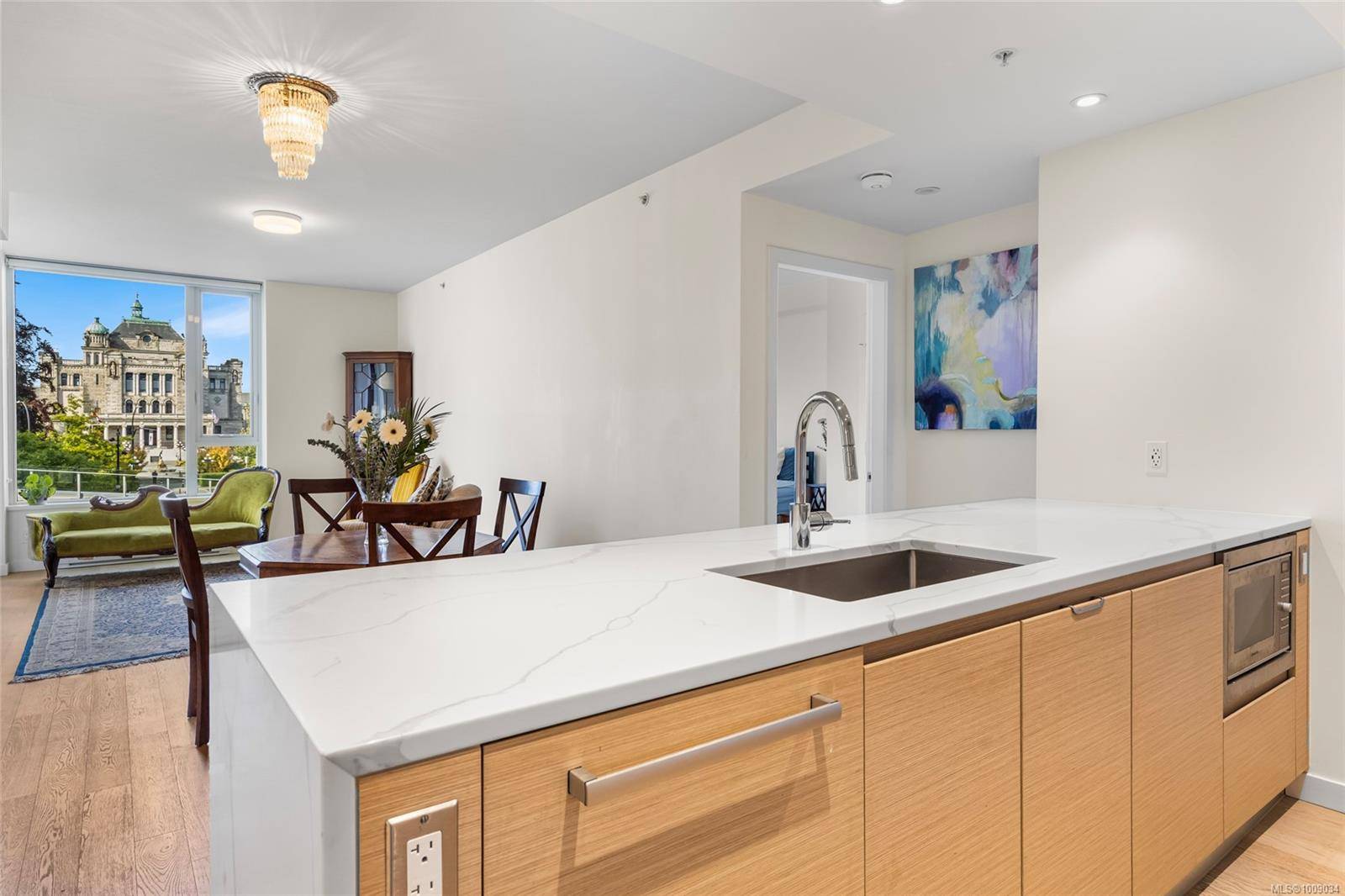 Victoria, BC V8V 0G3,550 Michigan St #304