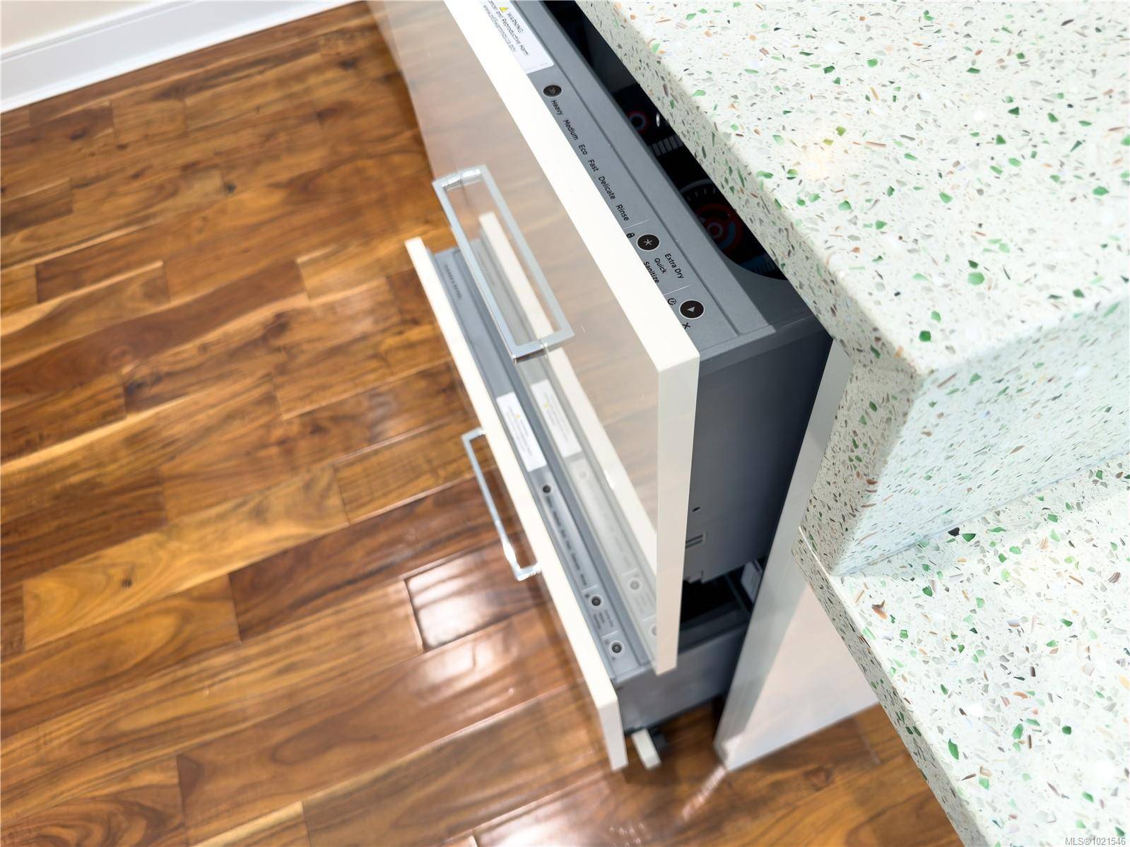 Victoria, BC V8V 3P9,1105 Pandora Ave #N312