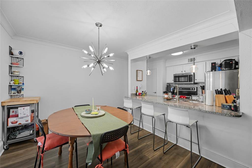 Dallas, TX 75206,5927 E University Boulevard #221