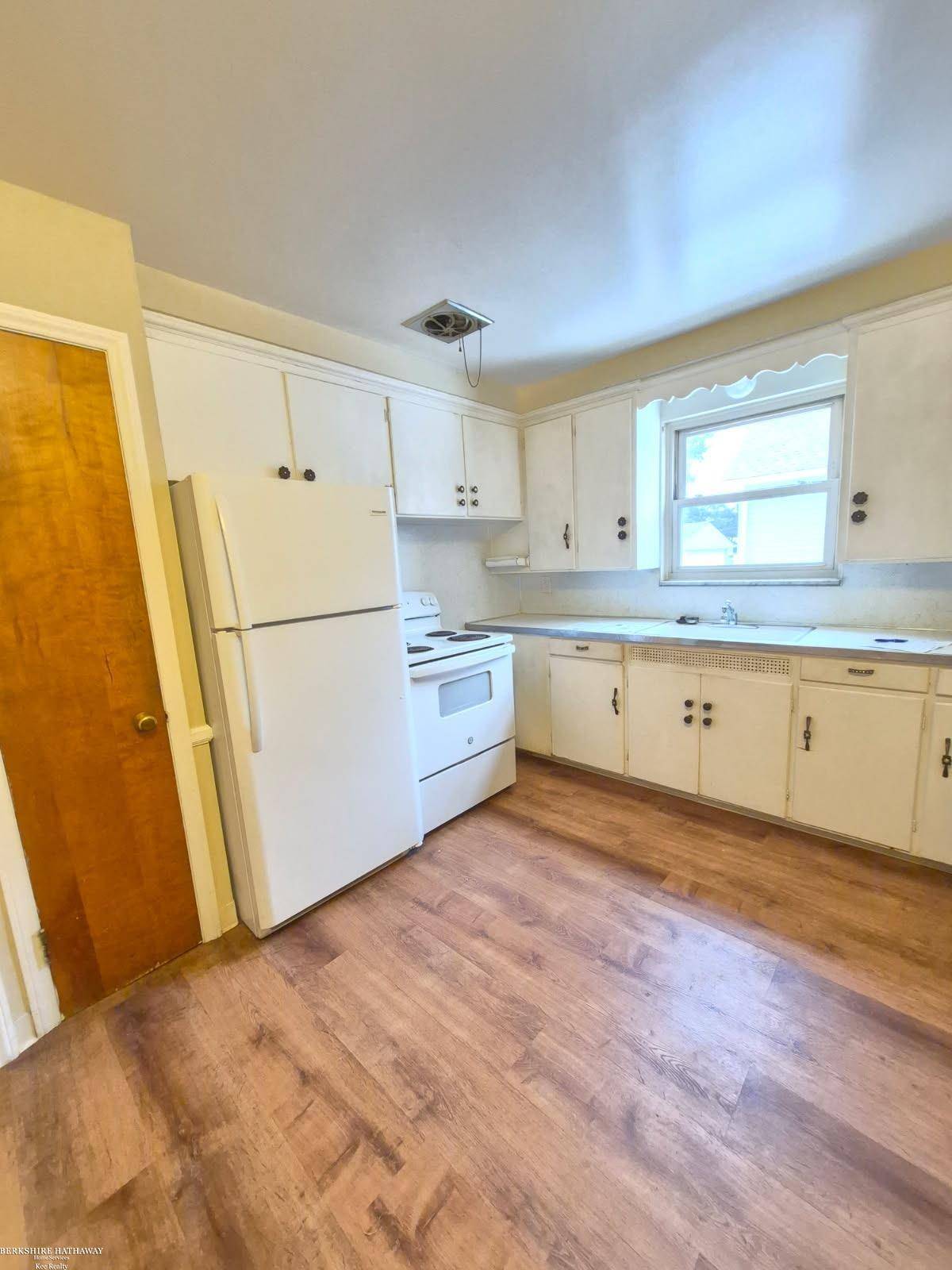 Grosse Pointe, MI 48230,837 Neff RD