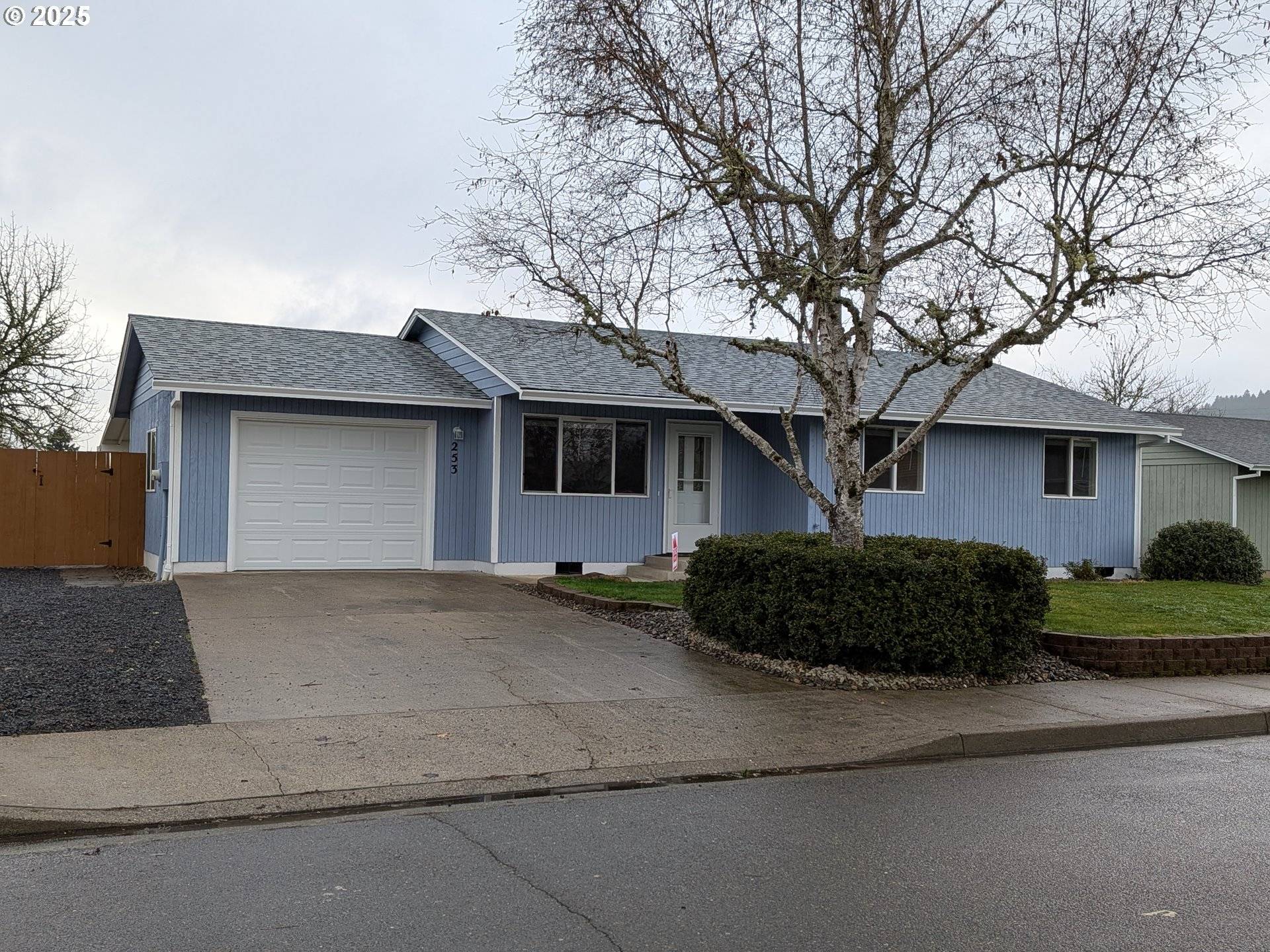 Sutherlin, OR 97479,253 S GROVE LN