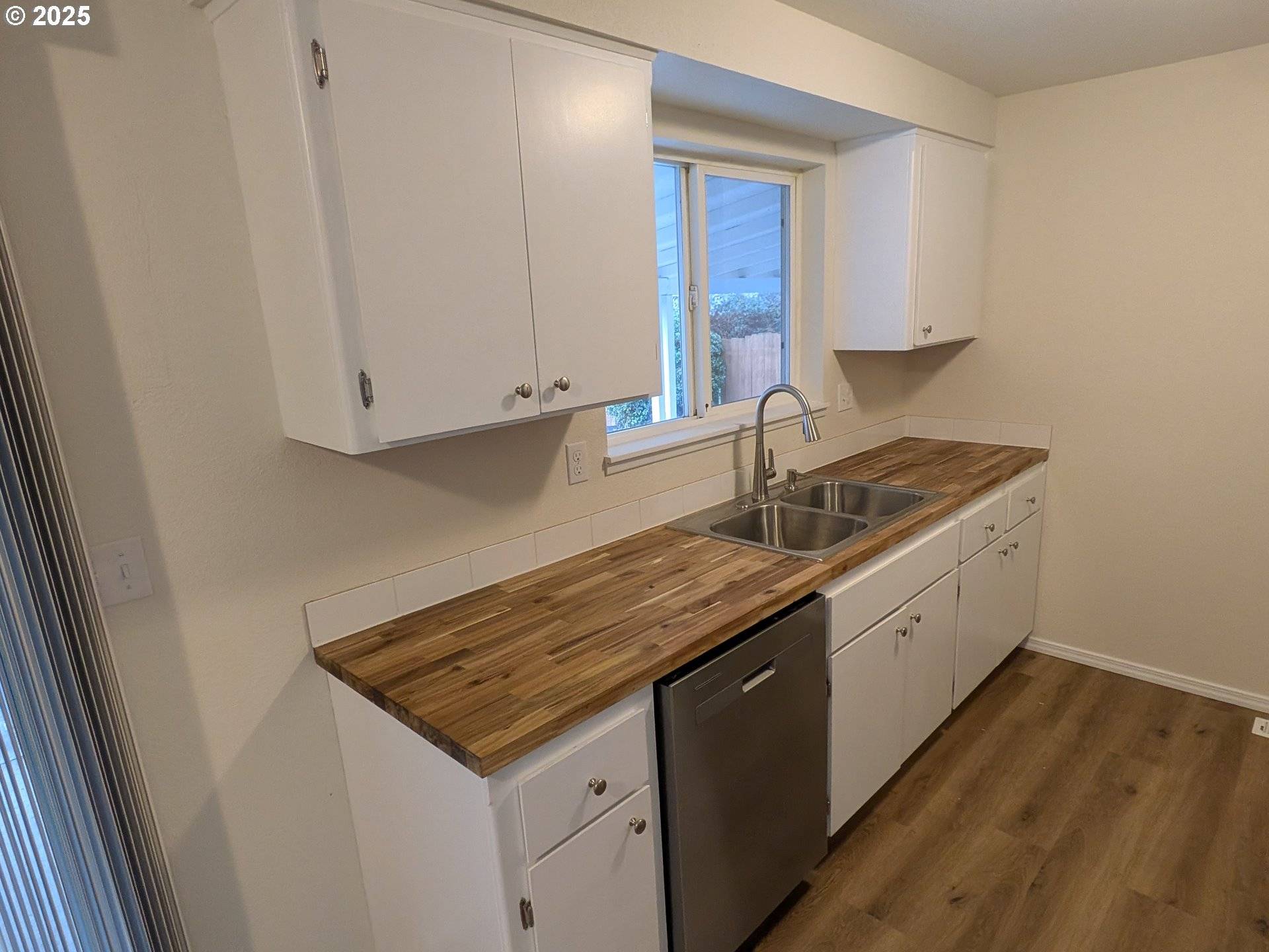 Sutherlin, OR 97479,253 S GROVE LN