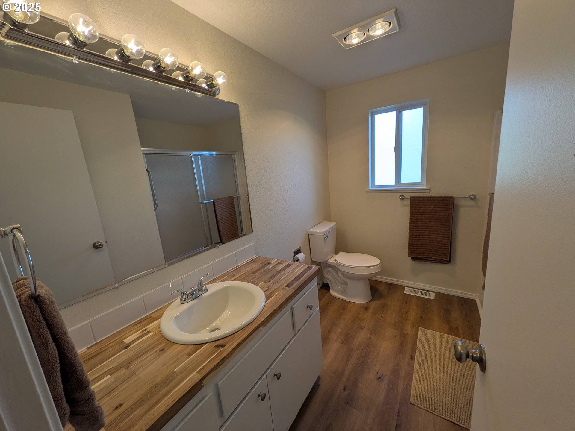 Sutherlin, OR 97479,253 S GROVE LN