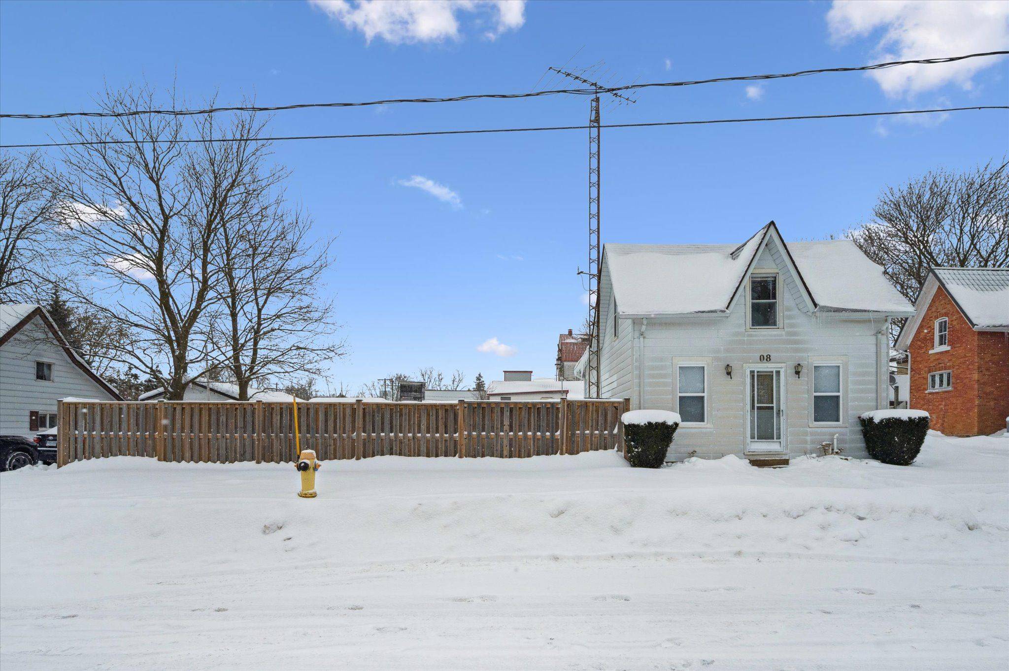 Perth East, ON N0K 1M0,8 West ST