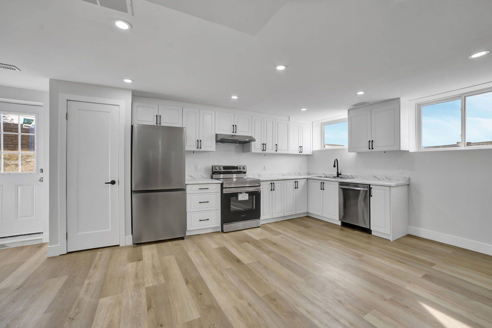 Hamilton, ON L9G 0G3,24 Cesar PL