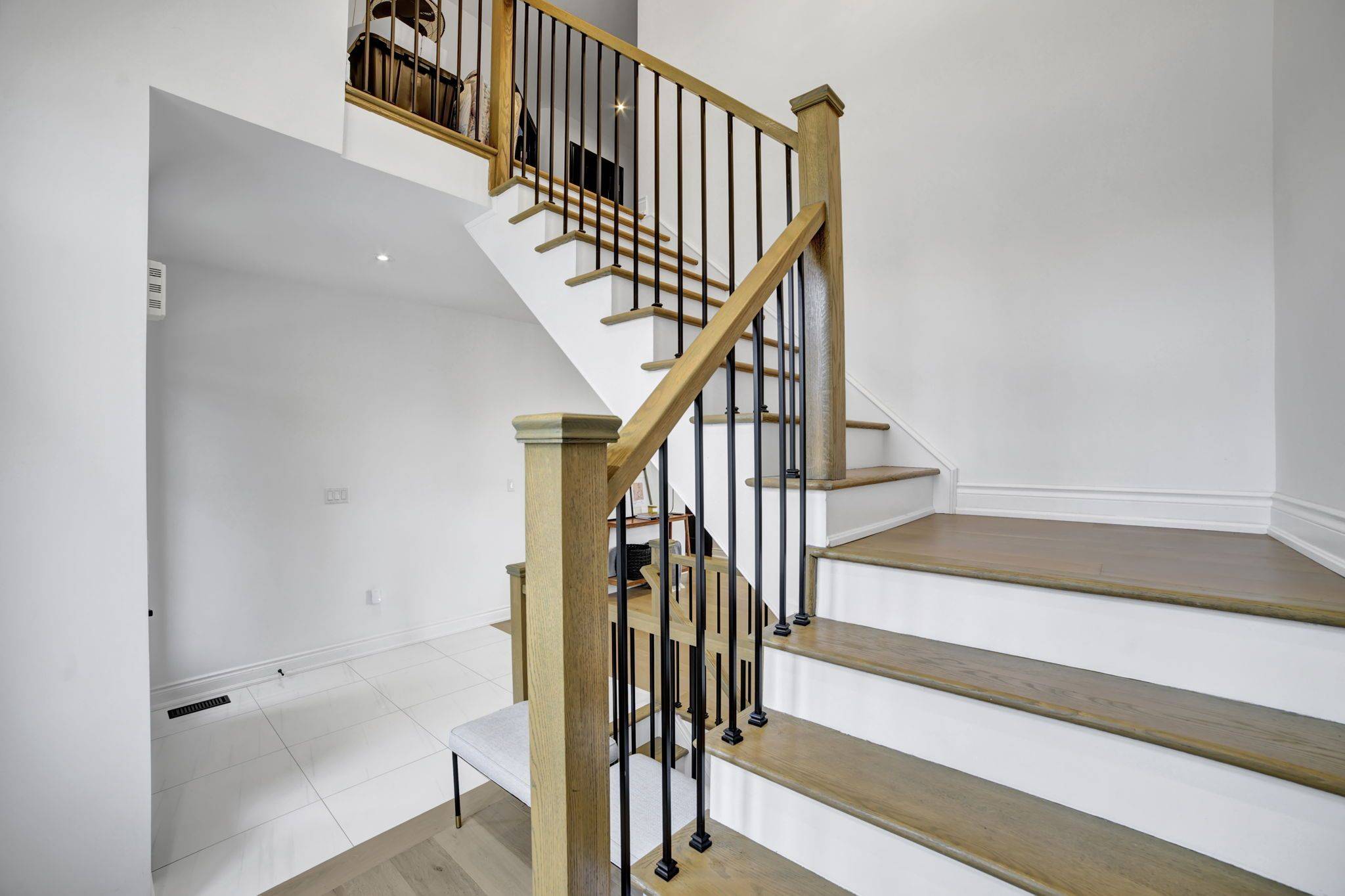 Hamilton, ON L9G 0G3,24 Cesar PL