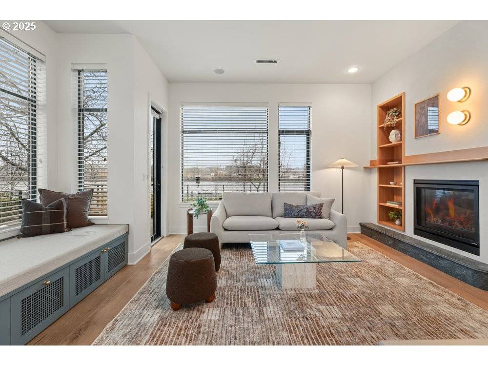 Portland, OR 97209,1684 NW RIVERSCAPE ST