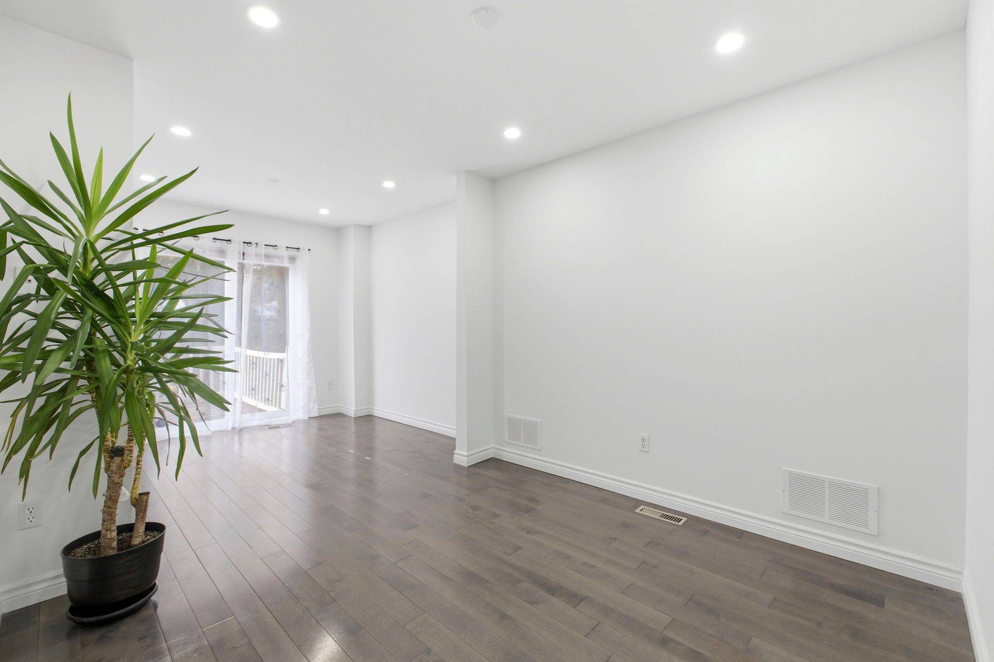 Toronto E10, ON M1E 3S2,138 Homestead RD #20