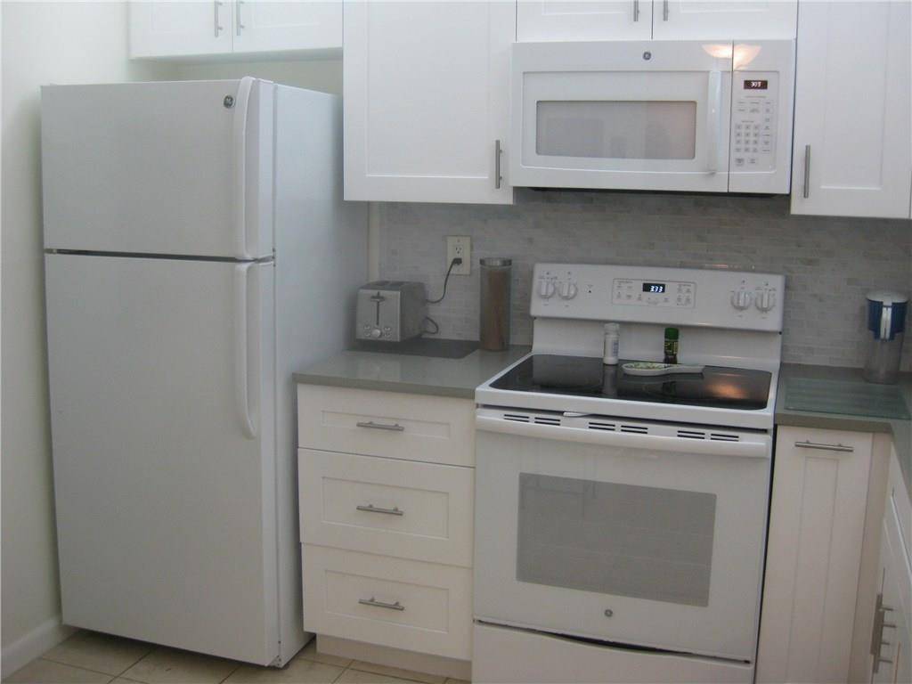 Boca Raton, FL 33428,9233 SW 8th St #103