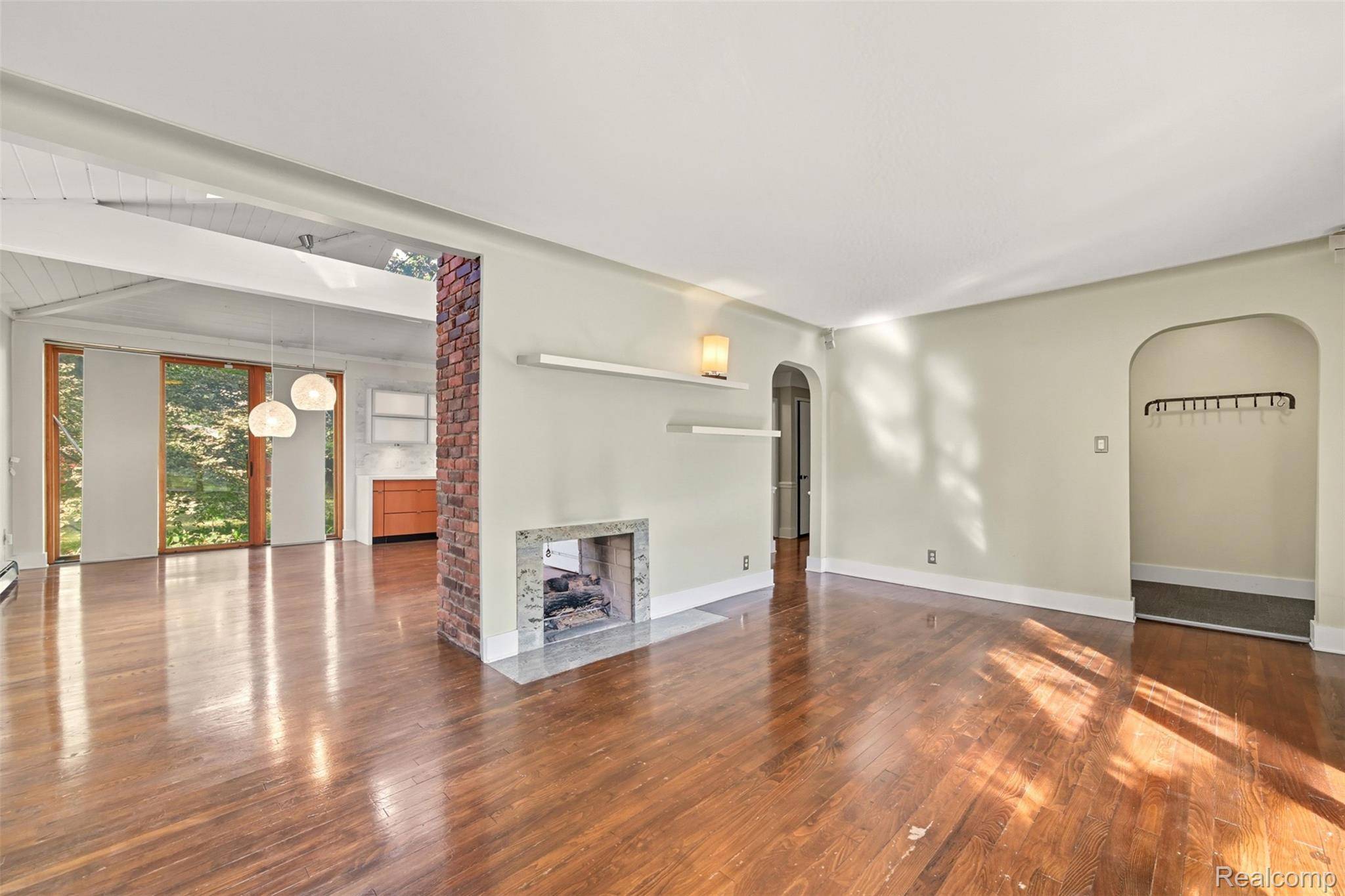 Harper Woods, MI 48225,21737 Roslyn RD