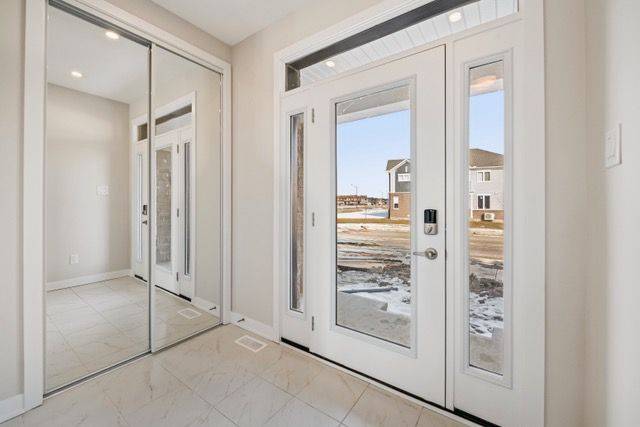 Barrhaven, ON K2J 7M5,1005 Canoe ST