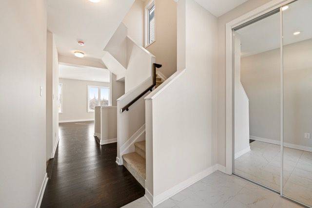 Barrhaven, ON K2J 7M5,1005 Canoe ST