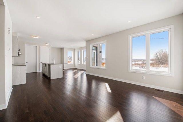 Barrhaven, ON K2J 7M5,1005 Canoe ST