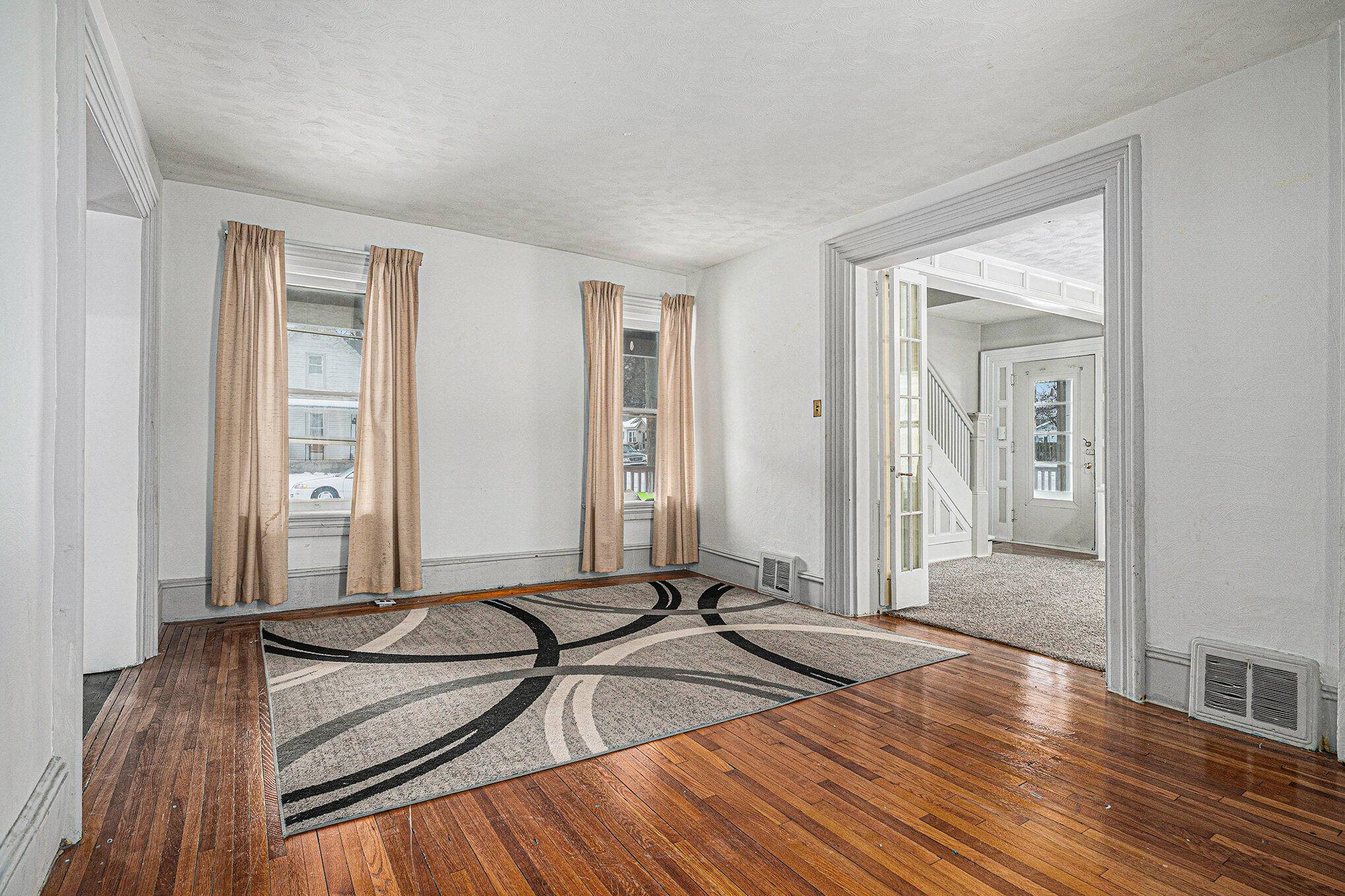 Niles, MI 49120,923 Regent ST