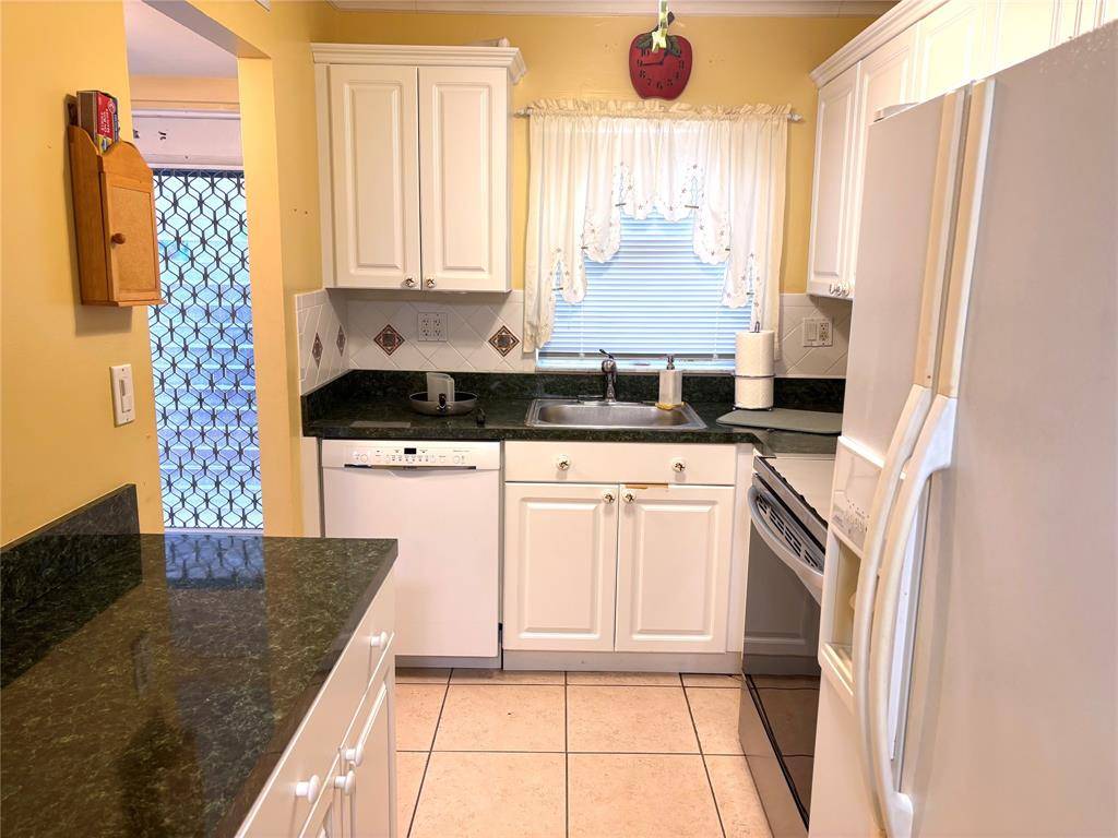 Sunrise, FL 33322,9261 Sunrise Lakes Blvd #212