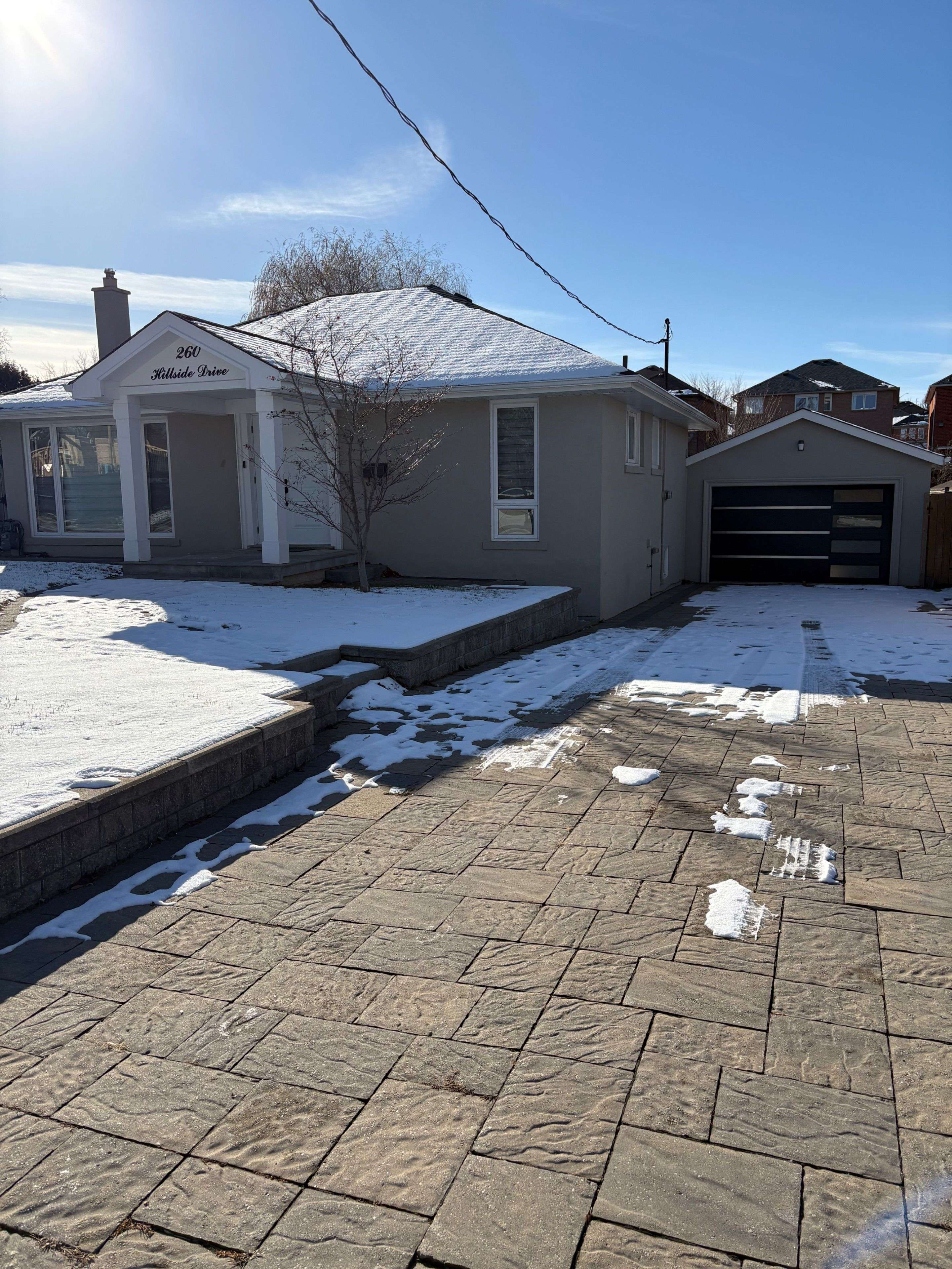 Mississauga, ON L5M 1G5,260 Hillside DR