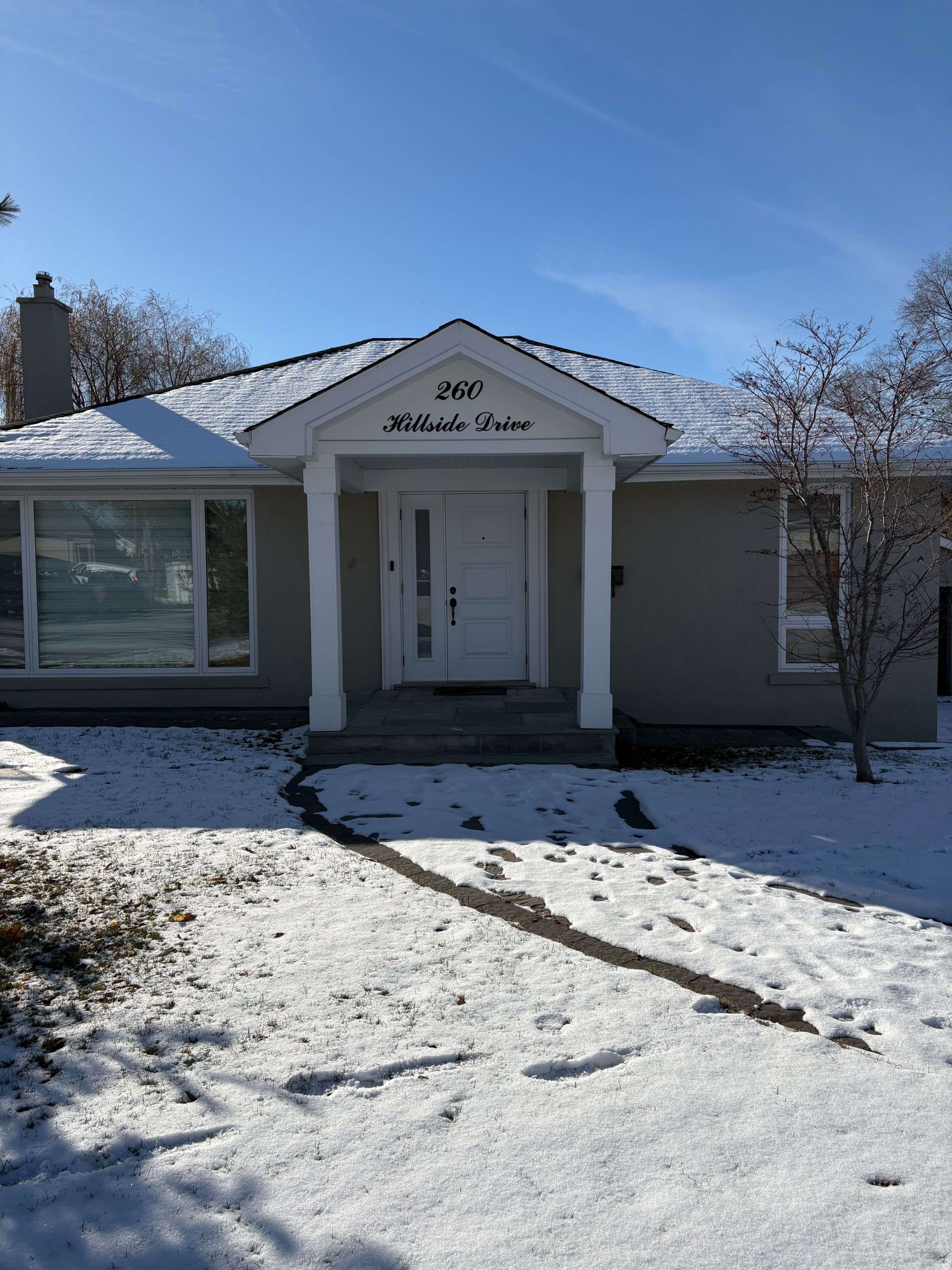 Mississauga, ON L5M 1G5,260 Hillside DR