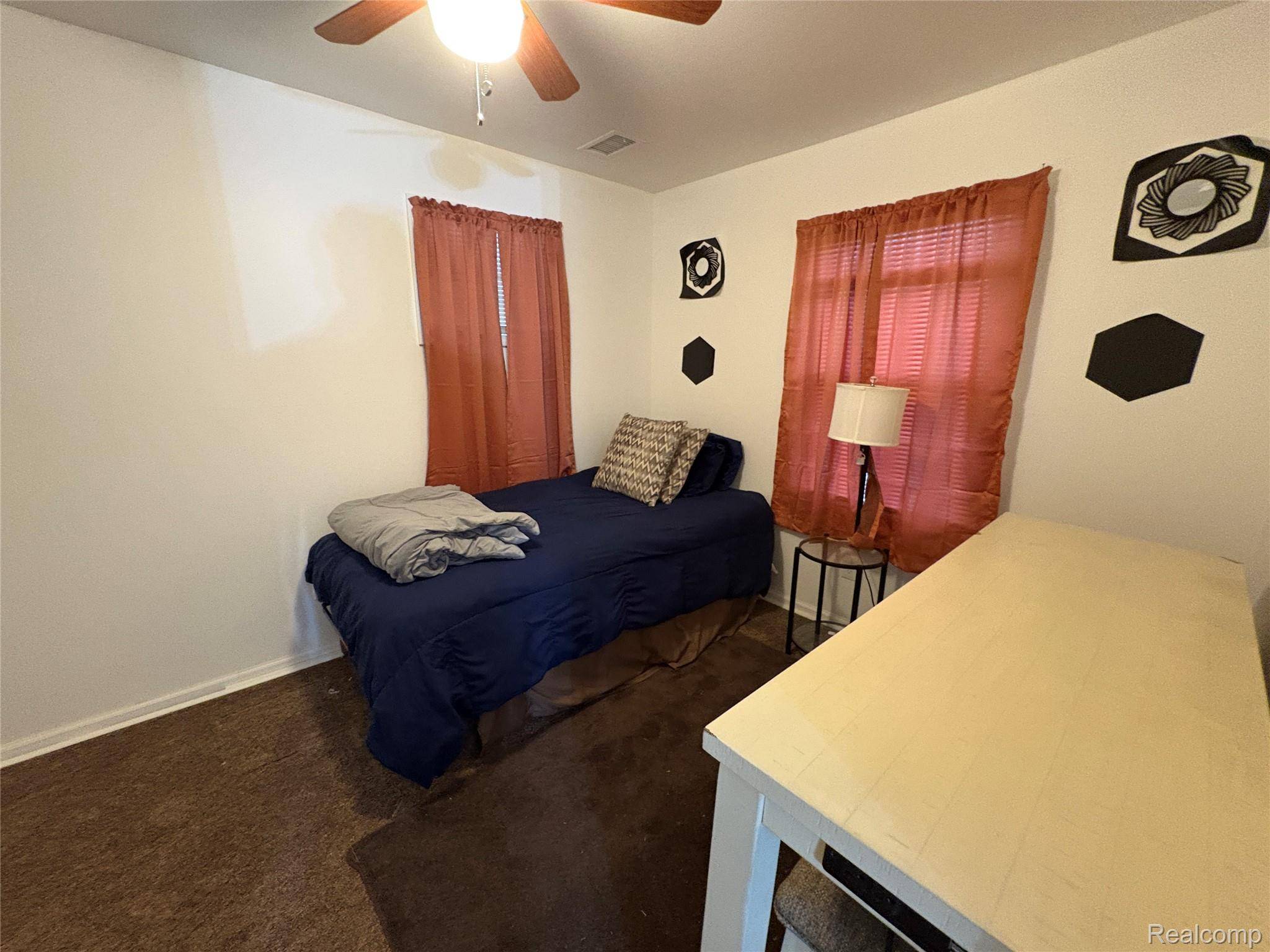 Romulus, MI 48174,7315 Hollywood ST