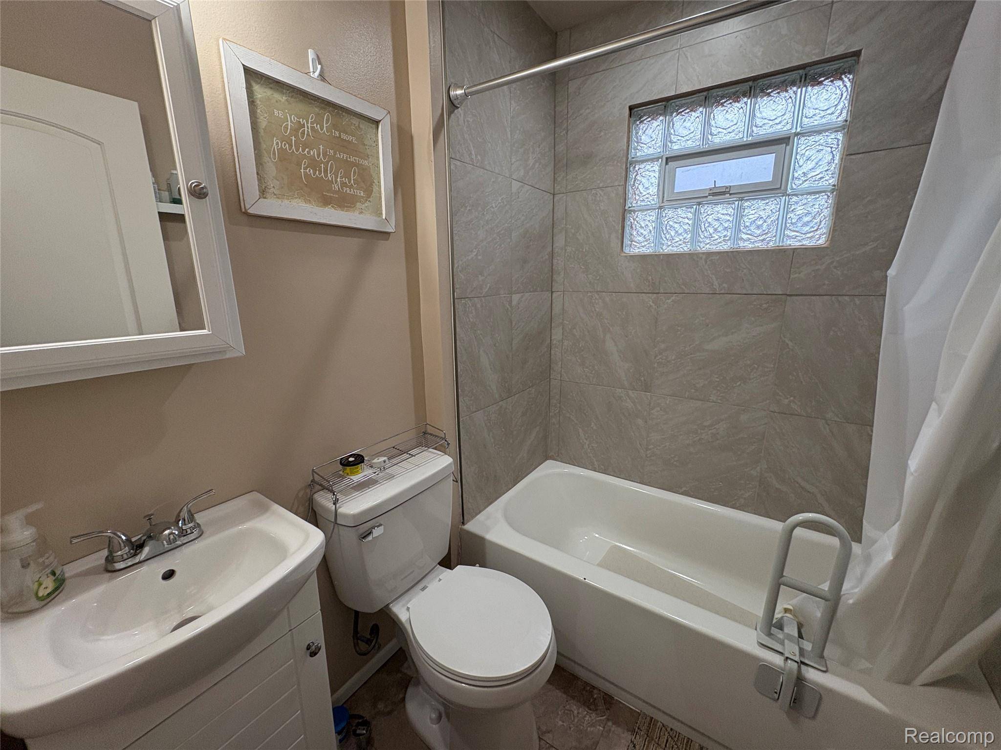 Romulus, MI 48174,7315 Hollywood ST