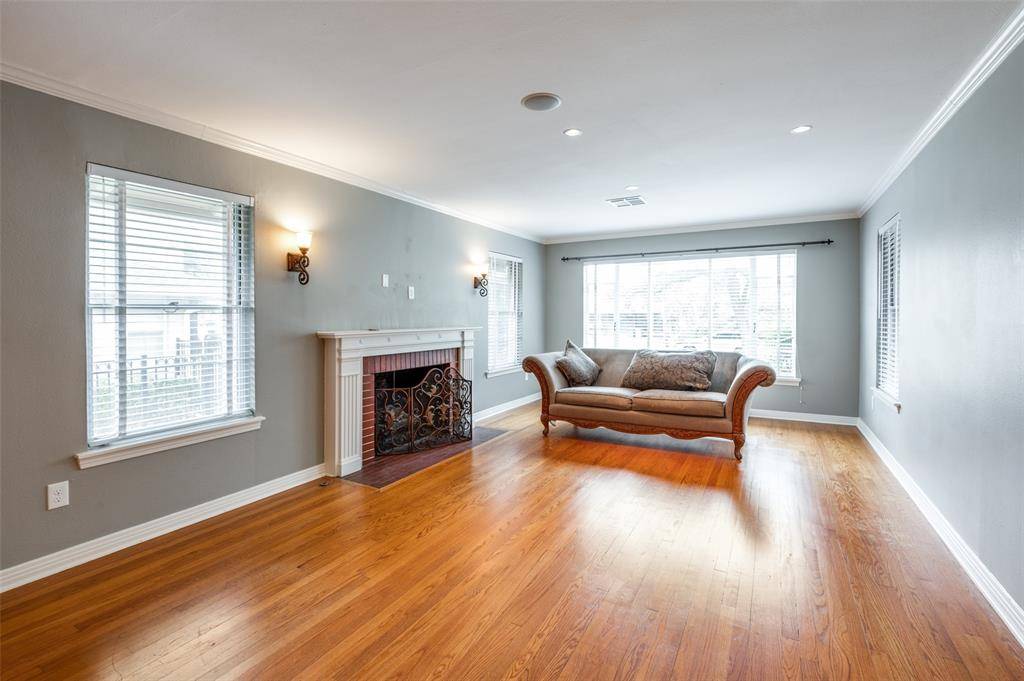 Dallas, TX 75208,1403 Eastus Drive