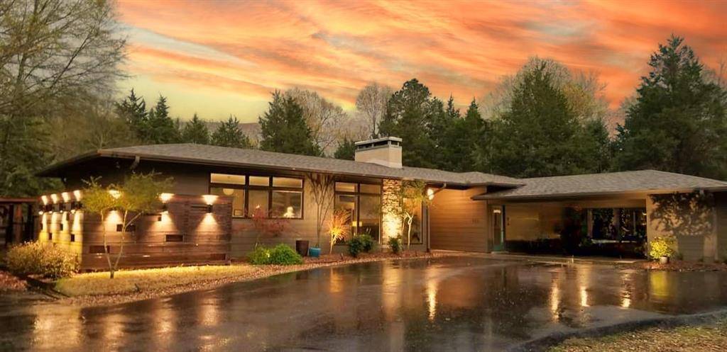 Powderly, TX 75473,323 County Road 44200