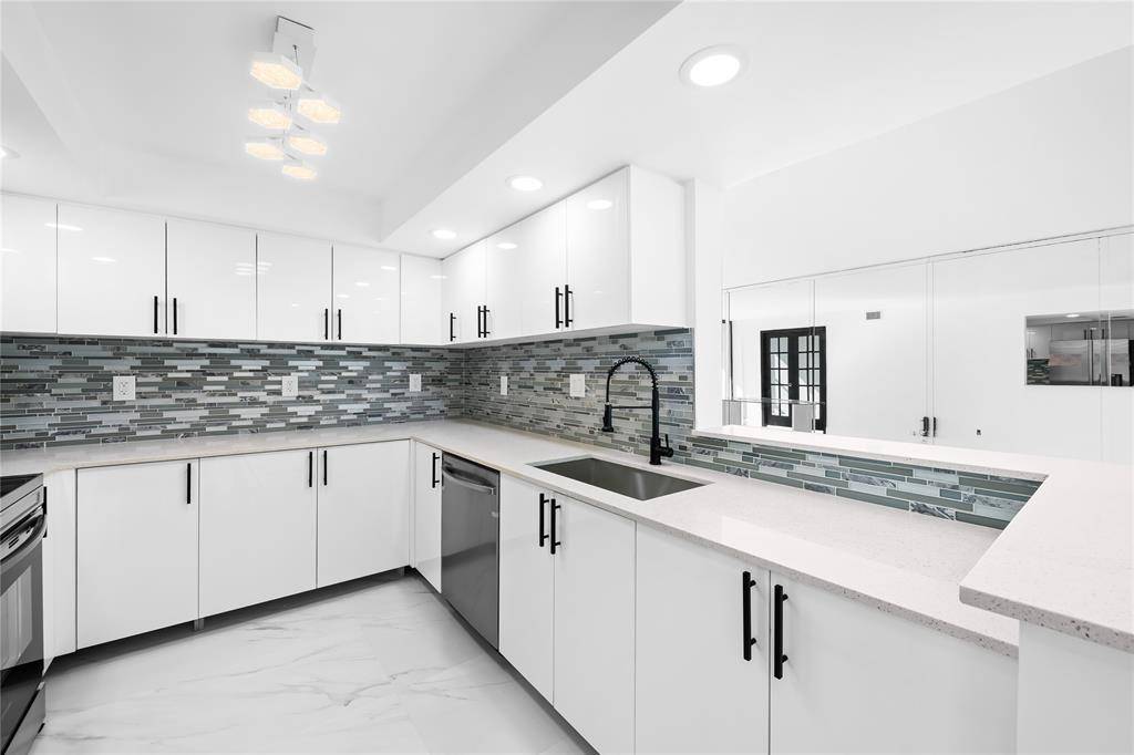 Hallandale Beach, FL 33009,800 Parkview Dr #718