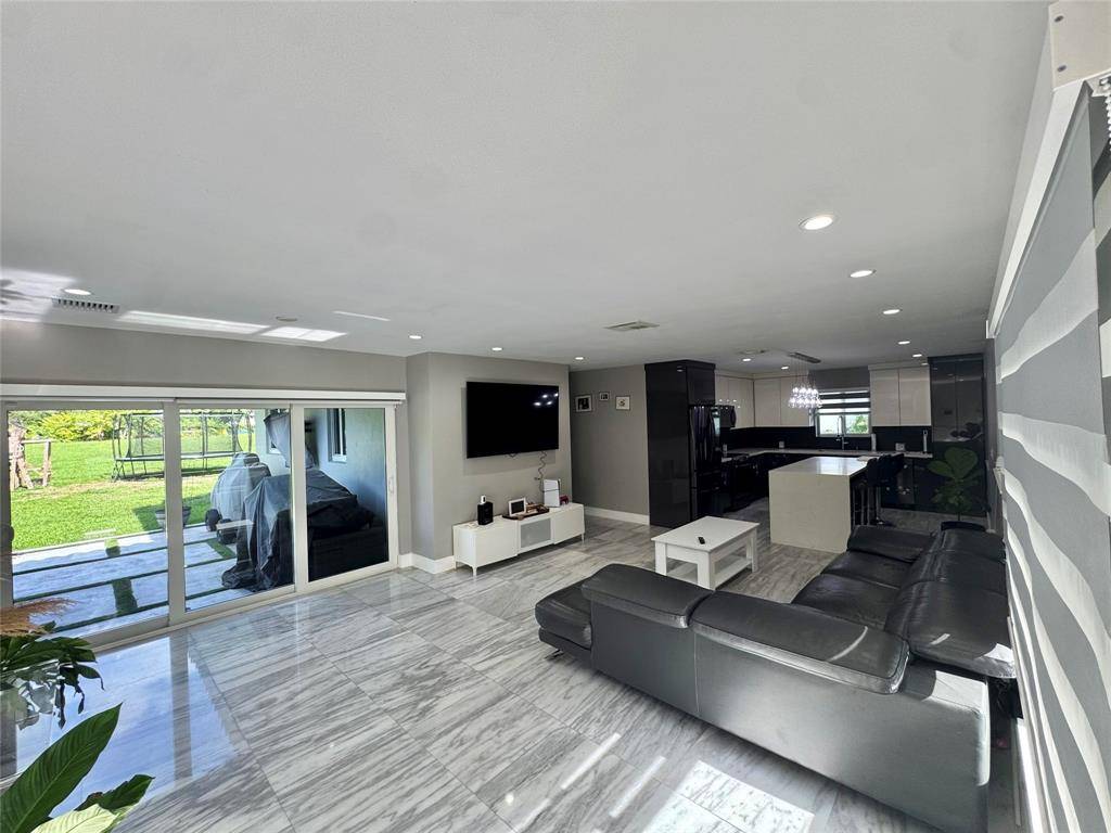 Miami Lakes, FL 33014,14231 Lake Candlewood Ct