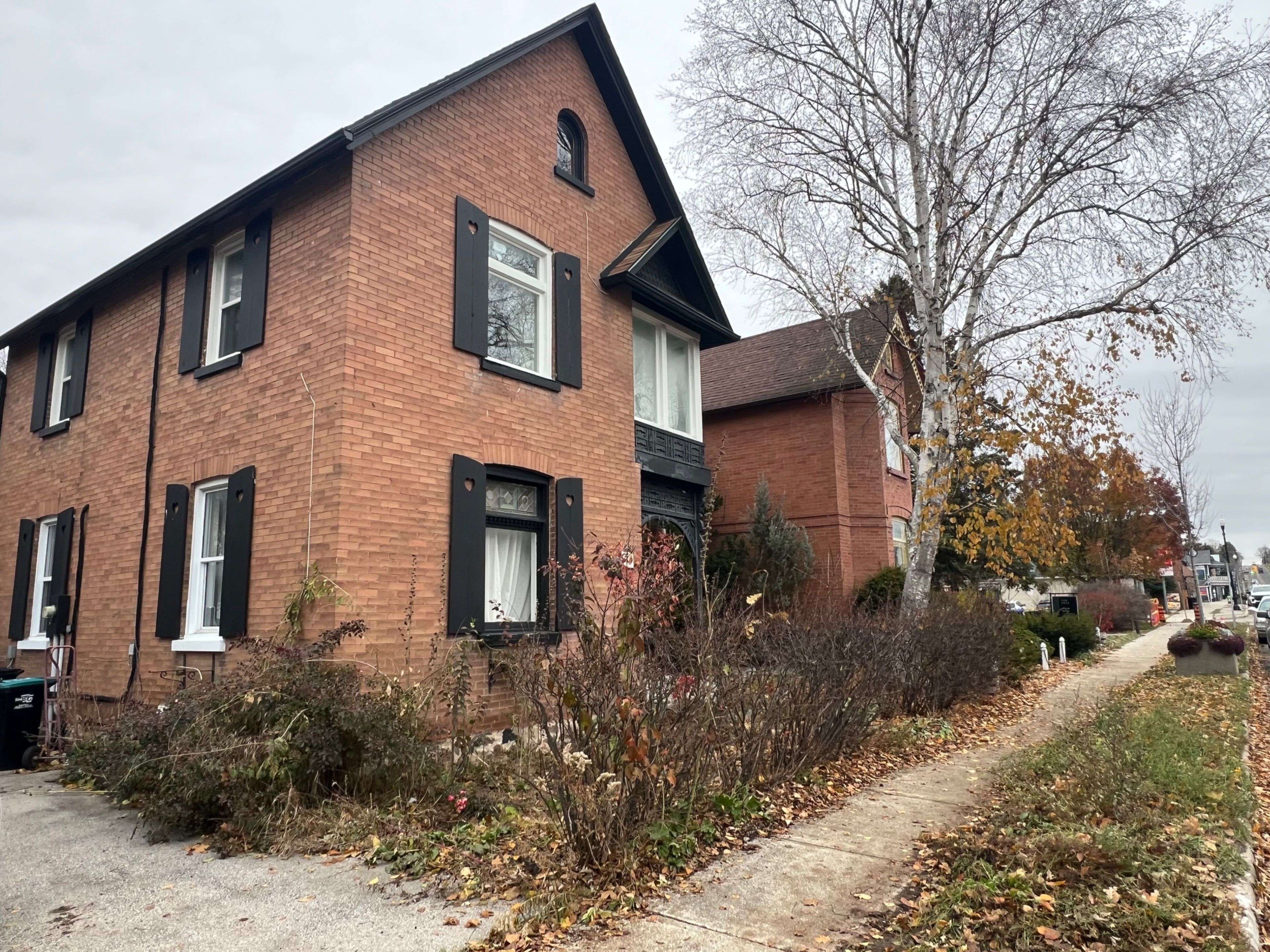 Innisfil, ON L0L 1L0,30 Queen ST