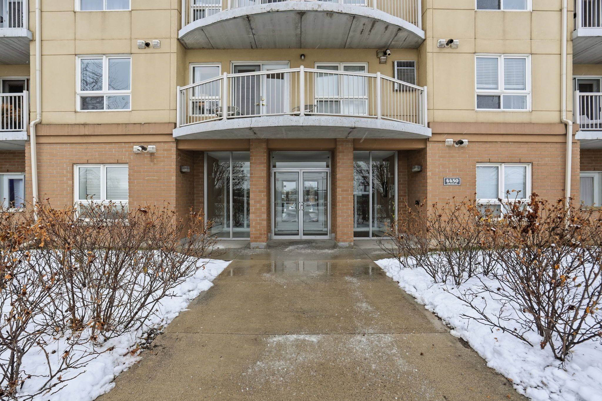 Burlington, ON L7L 7K7,4450 Fairview ST #405