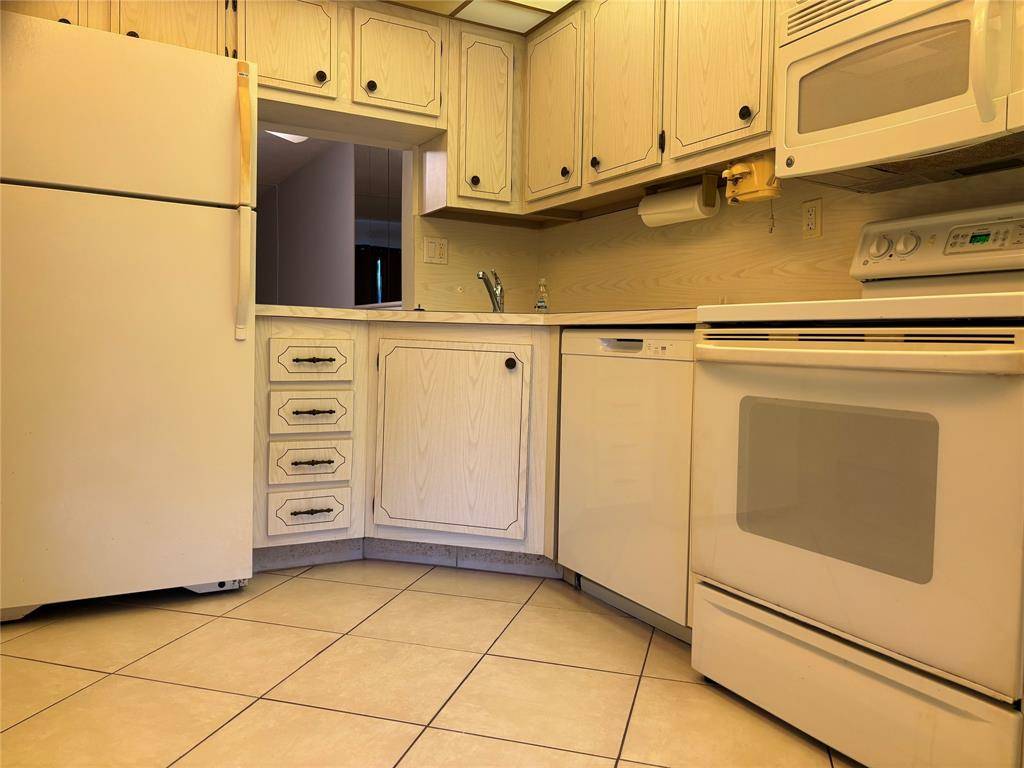 Deerfield Beach, FL 33441,860 SE 6th Ave #303