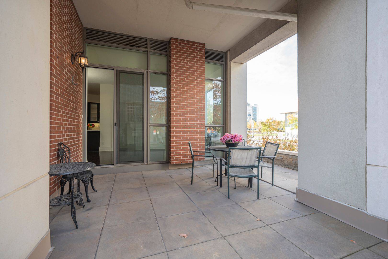 Markham, ON L6G 0B6,1 Upper Duke CRES #110