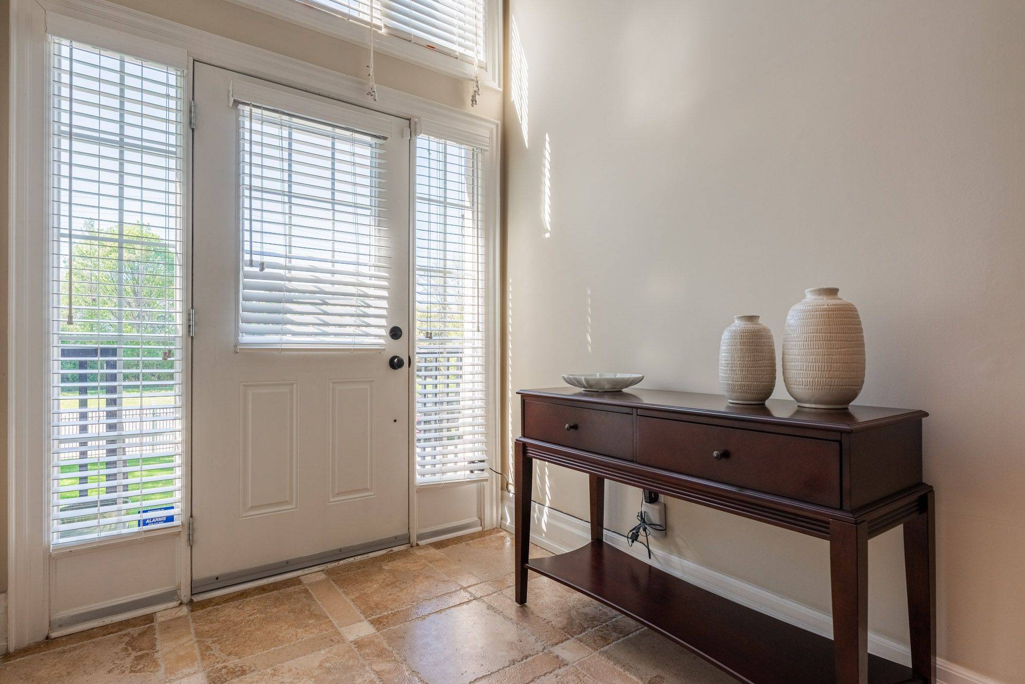 Mississauga, ON L5H 4E8,1034 Lakeshore RD W