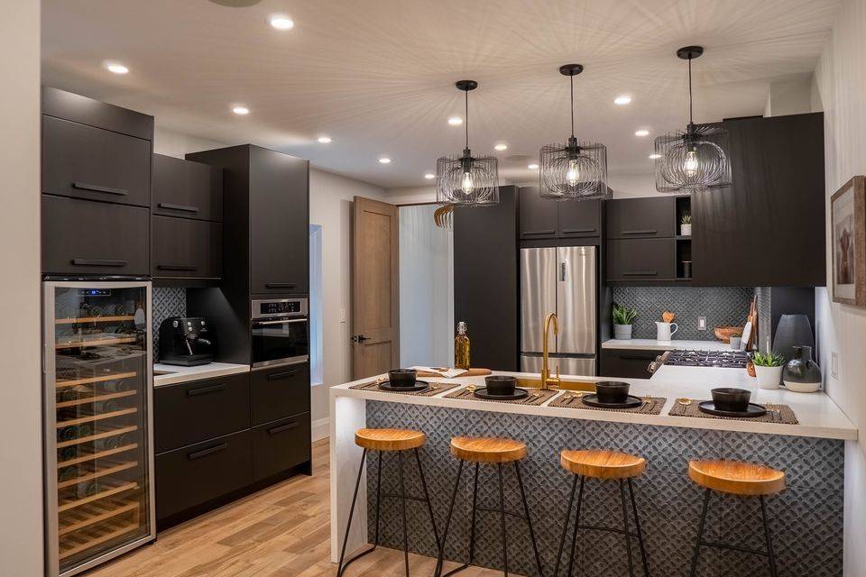 Toronto W02, ON M6P 2M9,166 Oakmount RD #Main