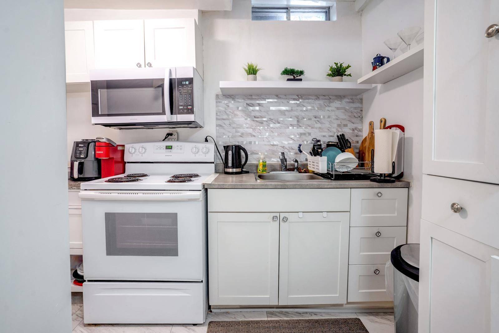 Brampton, ON L6S 3L4,48 Lawndale CRES #Lower