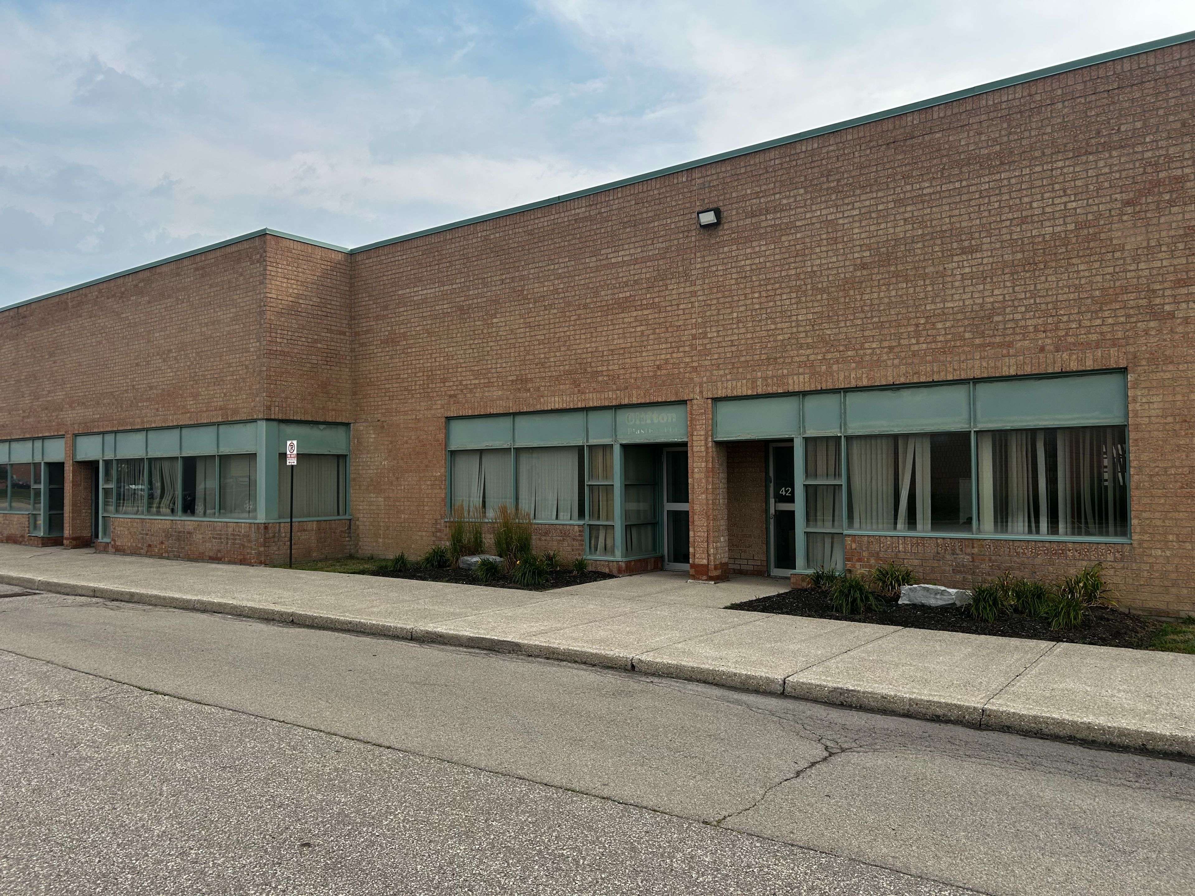 Mississauga, ON L5S 1T9,2400 Lucknow DR ## 42-44